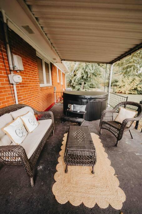 Hot Tub, Pool Table, Sleeps 10 Villa Lexington Exterior photo